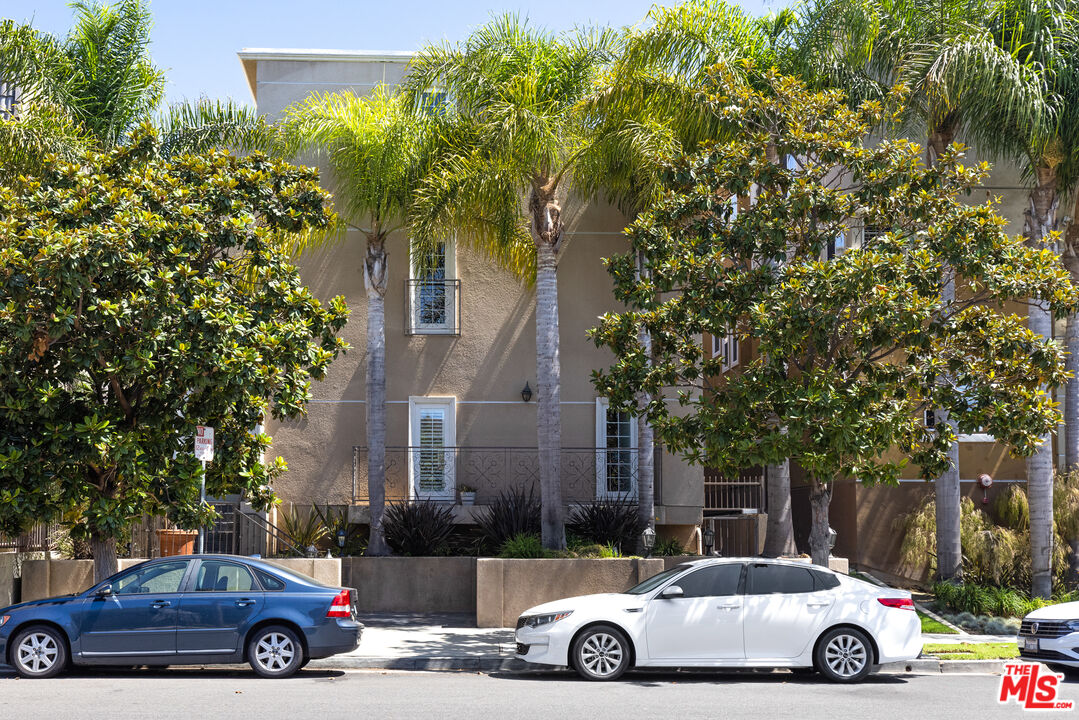 1804 S Barrington Ave #D, Los Angeles, CA 90025