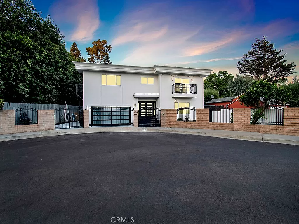 2744 S Bentley Ave, Los Angeles, CA 90064
